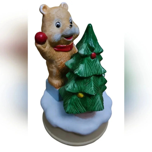 Unbranded Other - Vintage Christmas Bear Music Box Winds up to "White Christmas."​​​​​